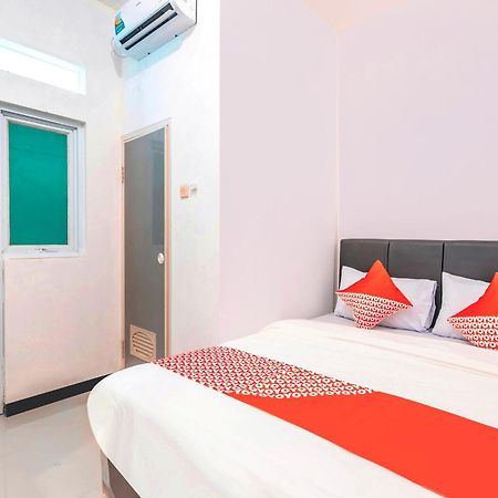 Super Oyo 2223 J&B Room Utan Kayu Jakarta Buitenkant foto
