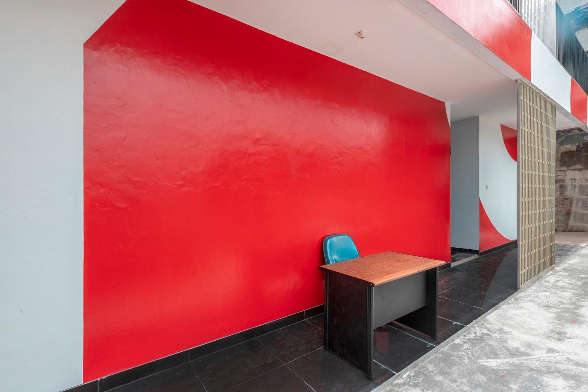 Super Oyo 2223 J&B Room Utan Kayu Jakarta Buitenkant foto